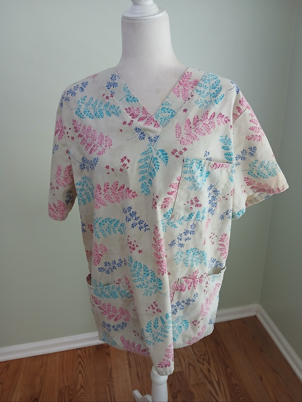 SB Scrubs V-Neck Top with Leaf Print